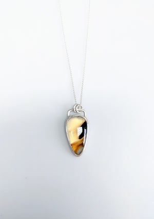 Montage Agate Long Shield Necklace