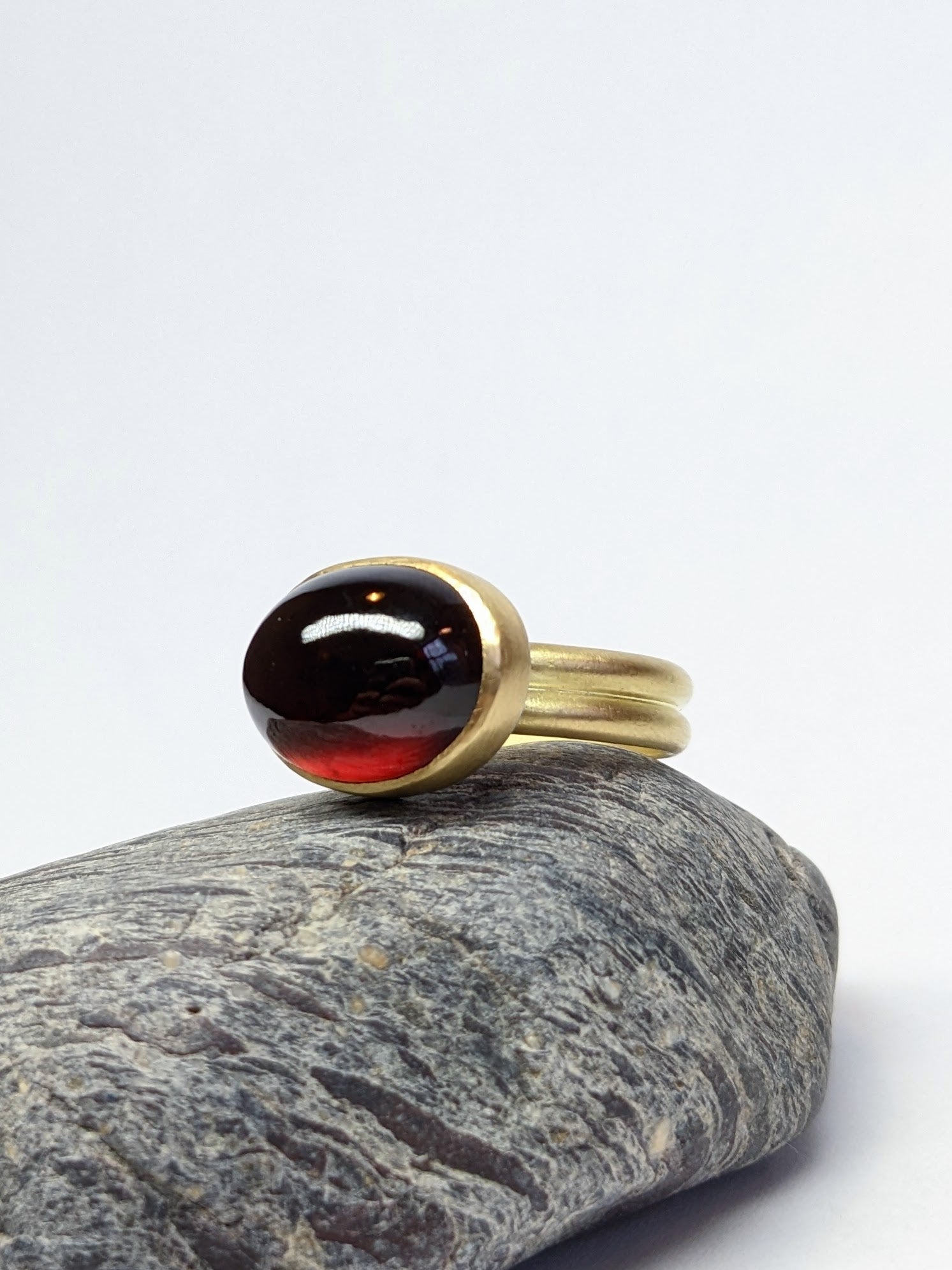 Deep Red Garnet & 18k Double Band Ring - Size 9.25